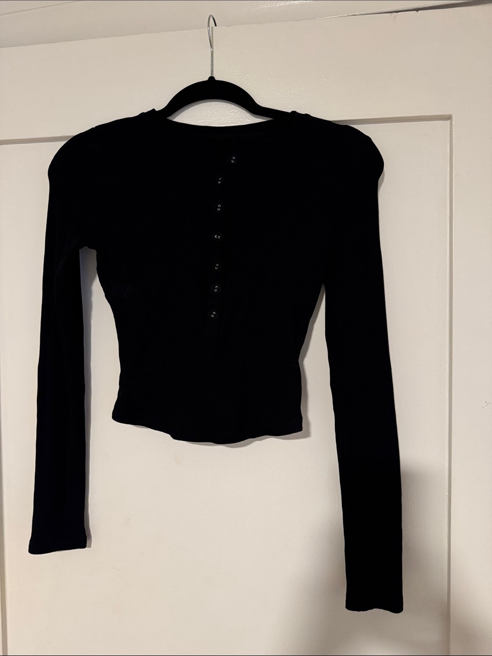 Commense Black Long-Sleeve Henley Crop Top